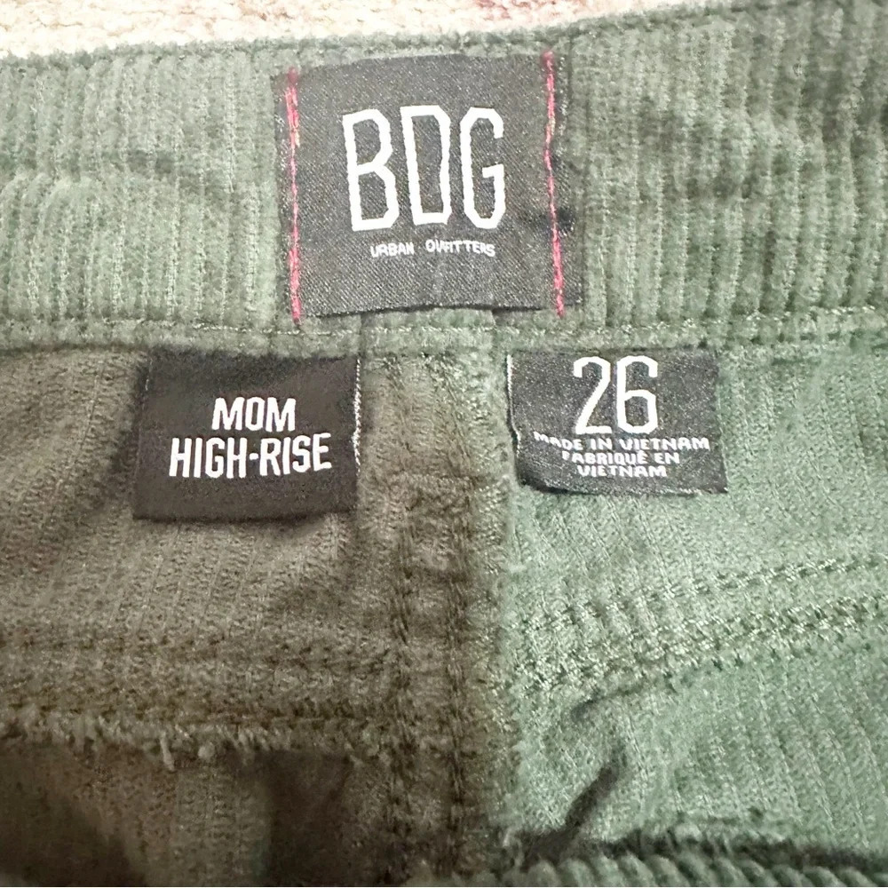 Urban outfitters BDG• Green Corduroy Mom High Rise  Pants Size 26 - Picture 13 of 14